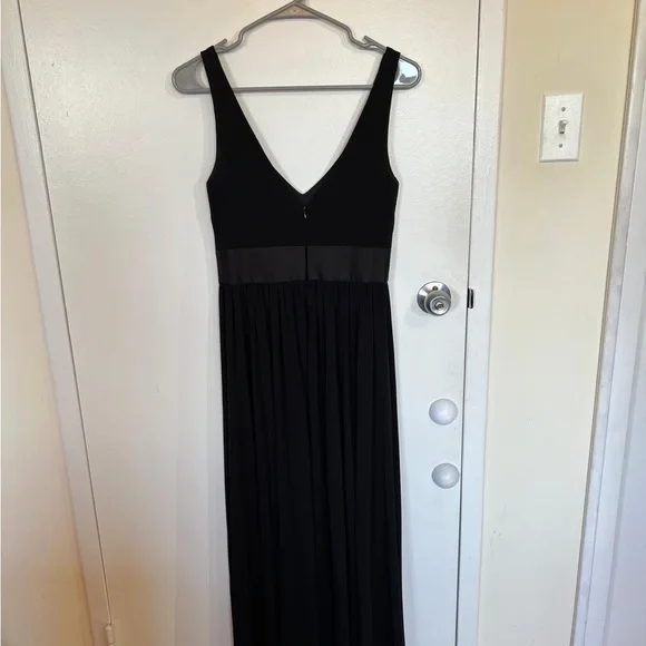 Elegant Black Vera Wang Sleeveless Dress - Picture 12 of 16